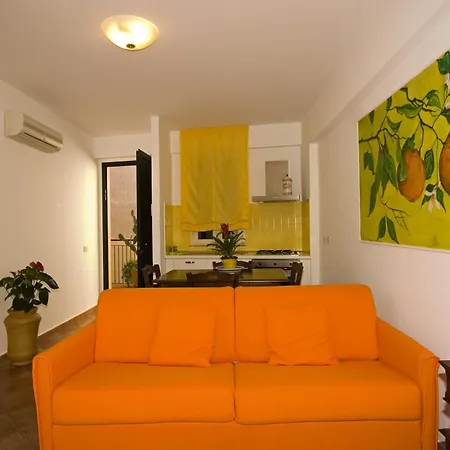 Apartment Degli Agrumi *
