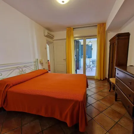 Degli Agrumi טאורמינה