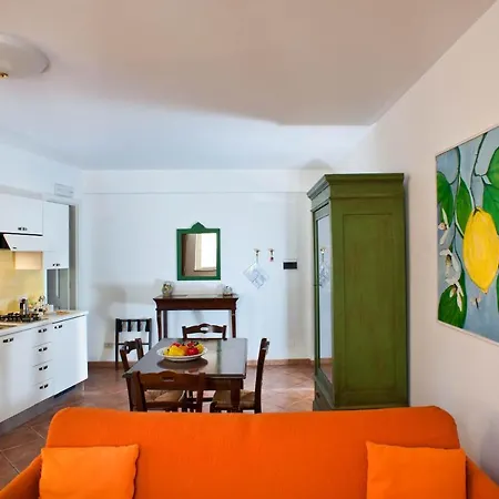 Degli Agrumi טאורמינה