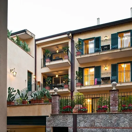 Degli Agrumi טאורמינה